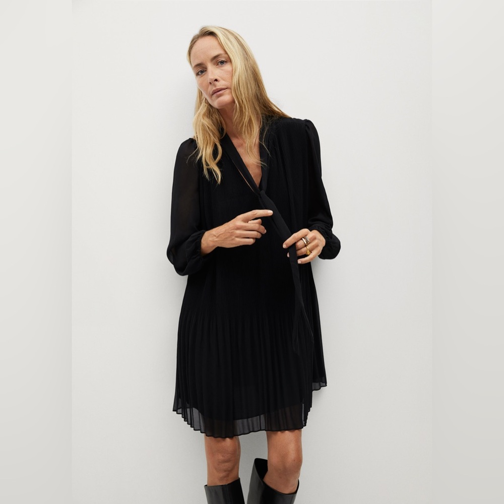 Elegant Black Pleated Dress